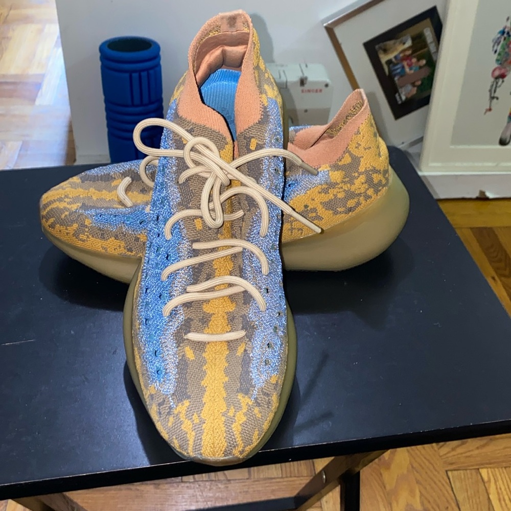 Gently used Yeezy with amazing color